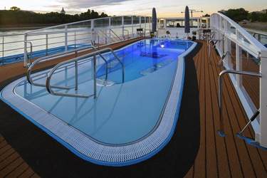 AmaWaterways, AmaSiena, Pool.jpg